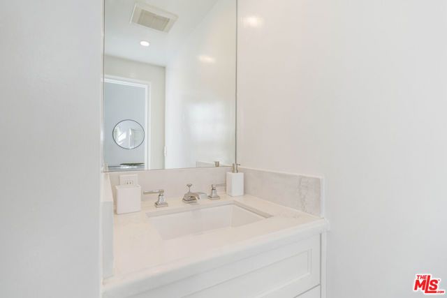 2204 The Terrace, Los Angeles, CA 90049