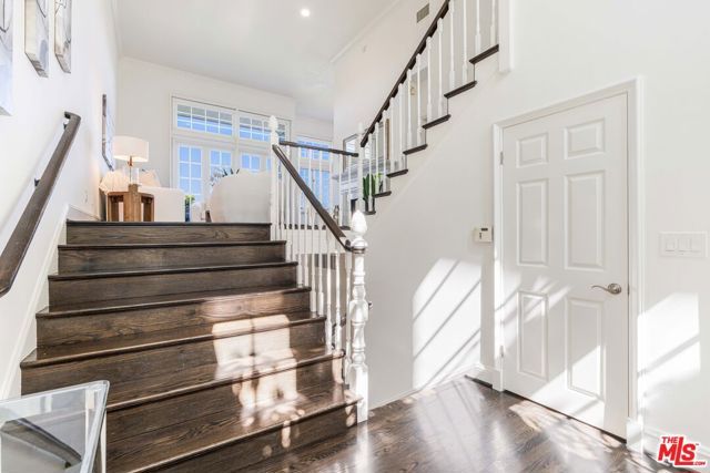 2204 The Terrace, Los Angeles, CA 90049
