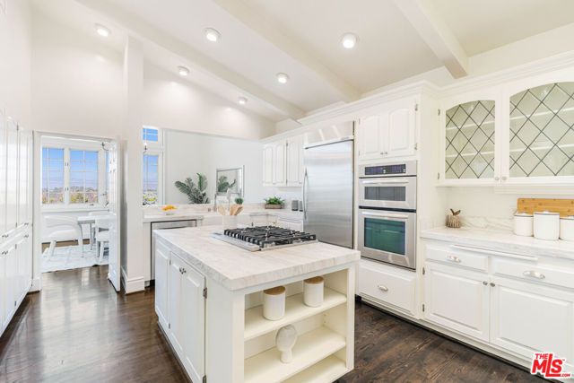 2204 The Terrace, Los Angeles, CA 90049