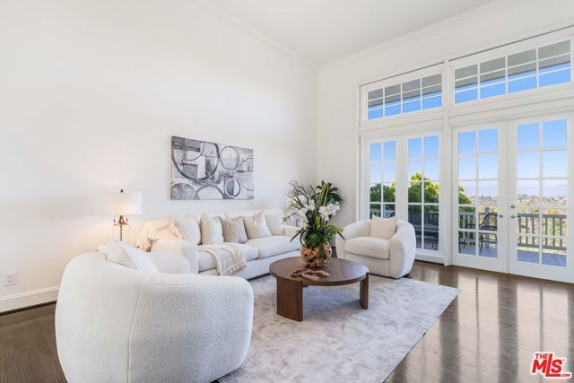 2204 The Terrace, Los Angeles, CA 90049
