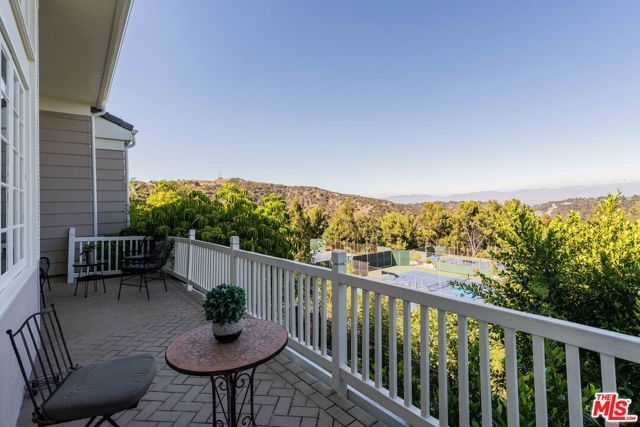 2204 The Terrace, Los Angeles, CA 90049