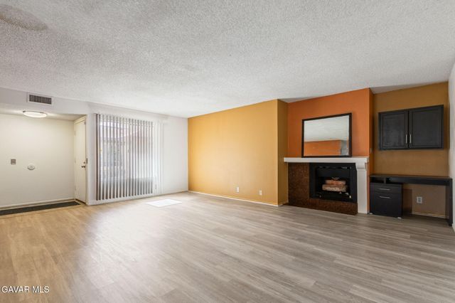 42935 15th Street Unit 8, Lancaster, CA 93534