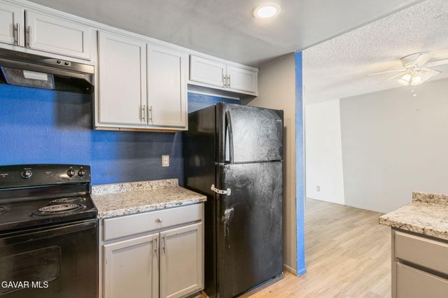 42935 15th Street Unit 8, Lancaster, CA 93534