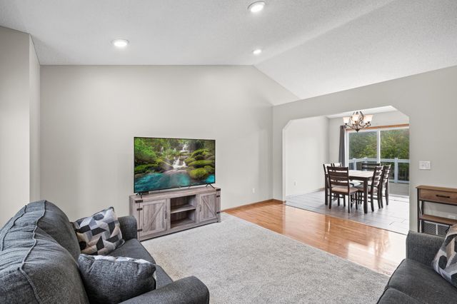 674 Lois Lane, Lino Lakes, MN 55014