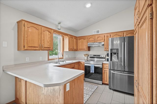 674 Lois Lane, Lino Lakes, MN 55014