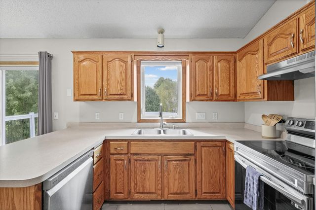 674 Lois Lane, Lino Lakes, MN 55014