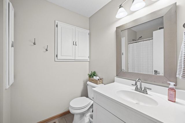 674 Lois Lane, Lino Lakes, MN 55014