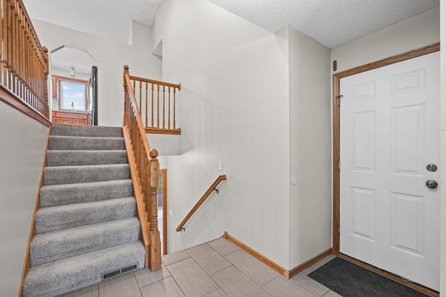 674 Lois Lane, Lino Lakes, MN 55014