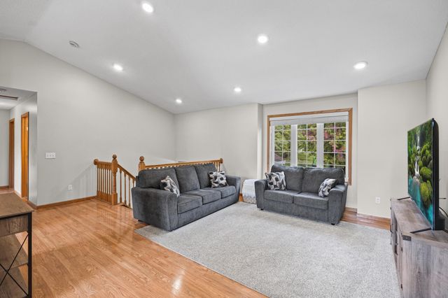 674 Lois Lane, Lino Lakes, MN 55014