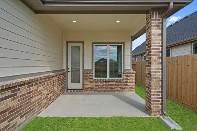 11816 South Pavillion Drive, Mont Belvieu, TX 77523