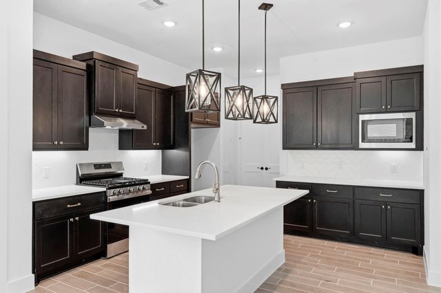 11816 South Pavillion Drive, Mont Belvieu, TX 77523