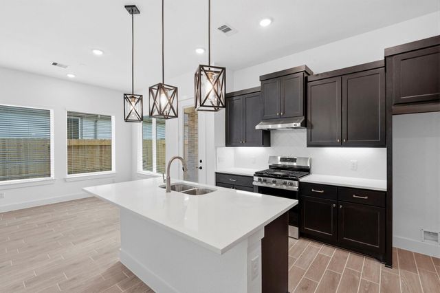 11816 South Pavillion Drive, Mont Belvieu, TX 77523