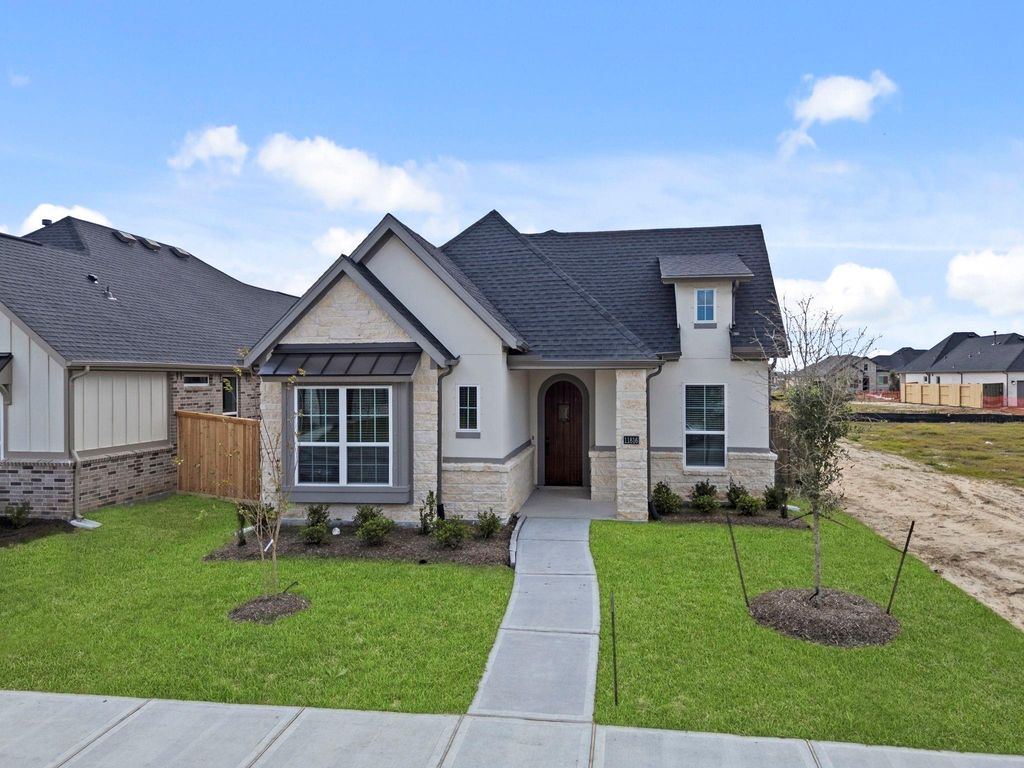11816 South Pavillion Drive, Mont Belvieu, TX 77523