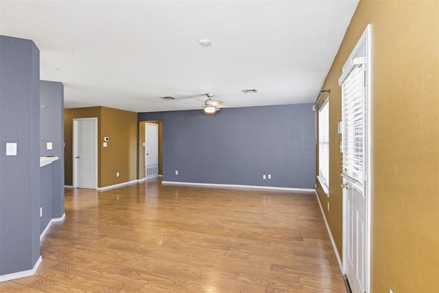 709 Lavaca LOOP, Elgin, TX 78621