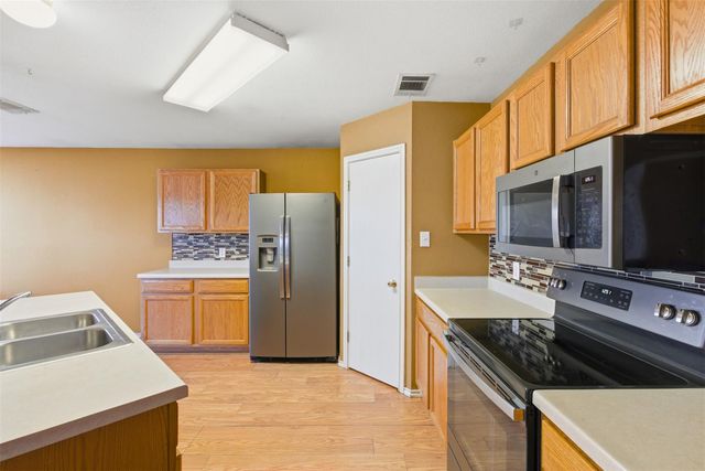 709 Lavaca LOOP, Elgin, TX 78621