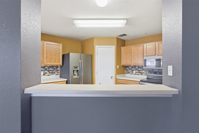 709 Lavaca LOOP, Elgin, TX 78621