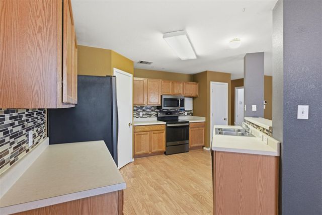 709 Lavaca LOOP, Elgin, TX 78621