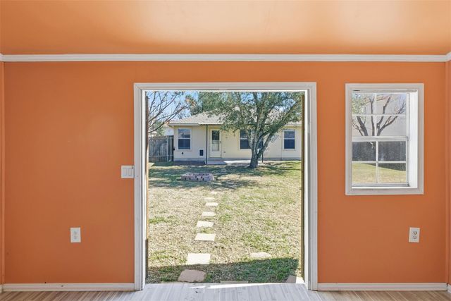 709 Lavaca LOOP, Elgin, TX 78621