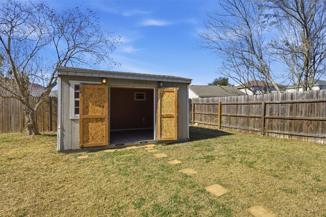 709 Lavaca LOOP, Elgin, TX 78621