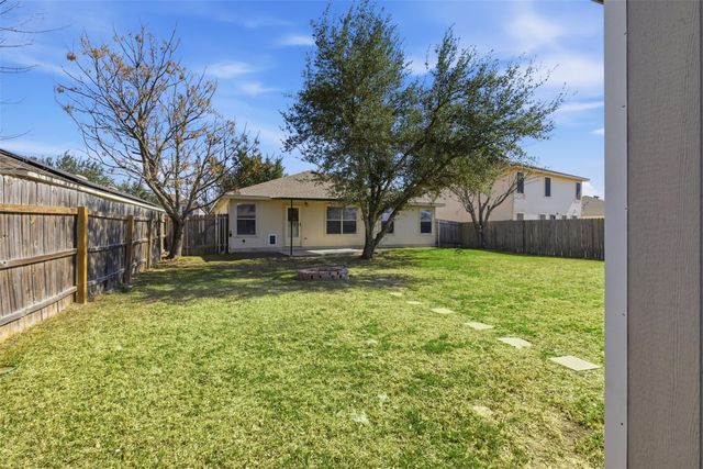 709 Lavaca LOOP, Elgin, TX 78621