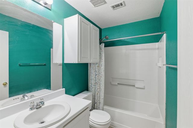 709 Lavaca LOOP, Elgin, TX 78621