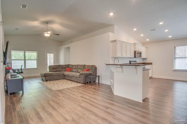 3633 Conley Dr, Cantonment, FL 32533