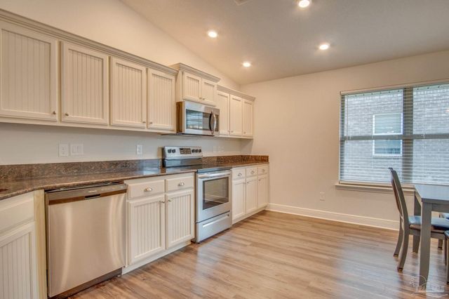 3633 Conley Dr, Cantonment, FL 32533