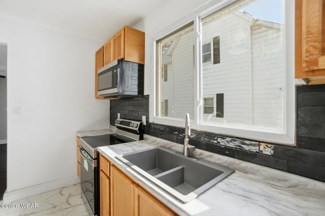 735 N Elizabeth Street, Lima, OH 45801