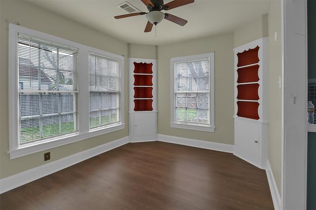 510 E Pearce Street, Baytown, TX 77520