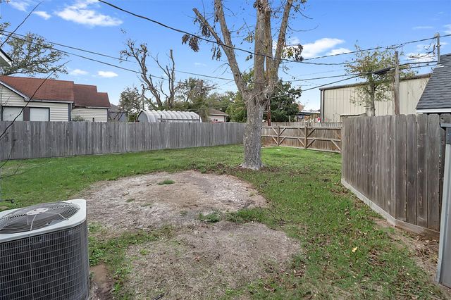 510 E Pearce Street, Baytown, TX 77520