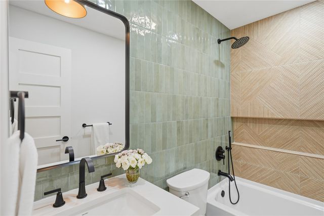 11743 Neering Drive, Dallas, TX 75218