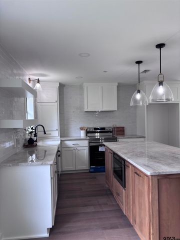 1 Sioux, Longview, TX 75605