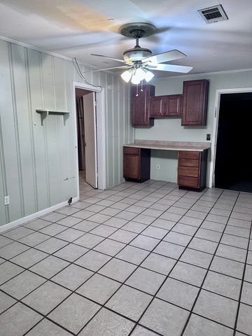 407 Miller Ave, Leesville, LA 71446