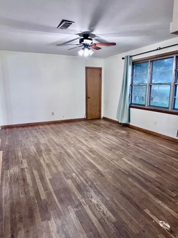 407 Miller Ave, Leesville, LA 71446