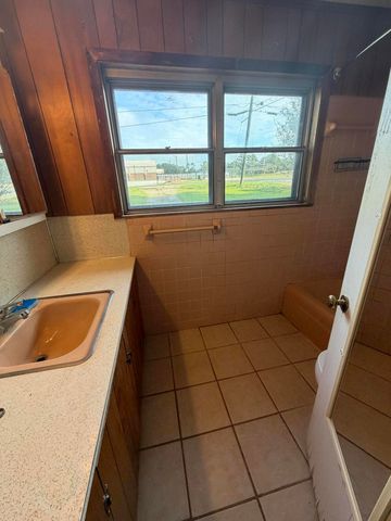 407 Miller Ave, Leesville, LA 71446