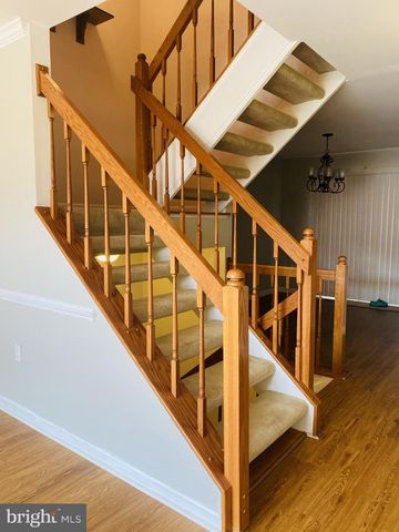 12888 HUNTERBROOK DR, Woodbridge, VA 22192