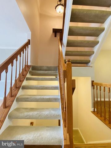 12888 HUNTERBROOK DR, Woodbridge, VA 22192