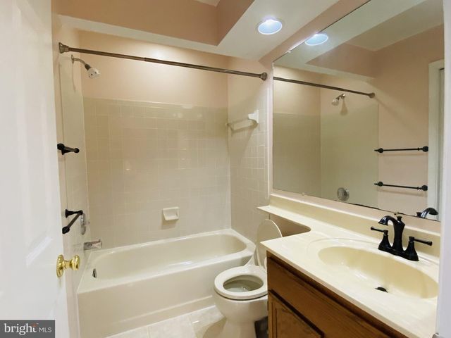 12888 HUNTERBROOK DR, Woodbridge, VA 22192