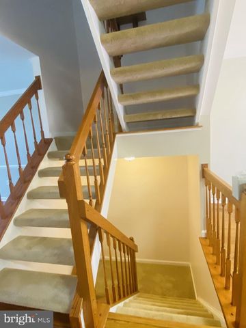 12888 HUNTERBROOK DR, Woodbridge, VA 22192
