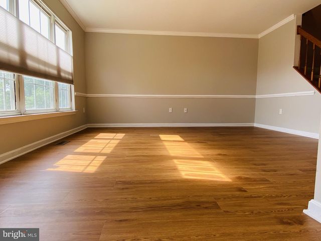 12888 HUNTERBROOK DR, Woodbridge, VA 22192