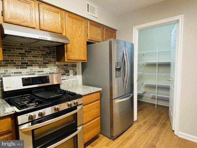 12888 HUNTERBROOK DR, Woodbridge, VA 22192