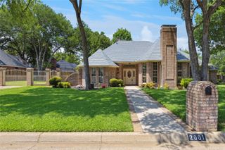 2001 Thames Drive, Arlington, TX 76017