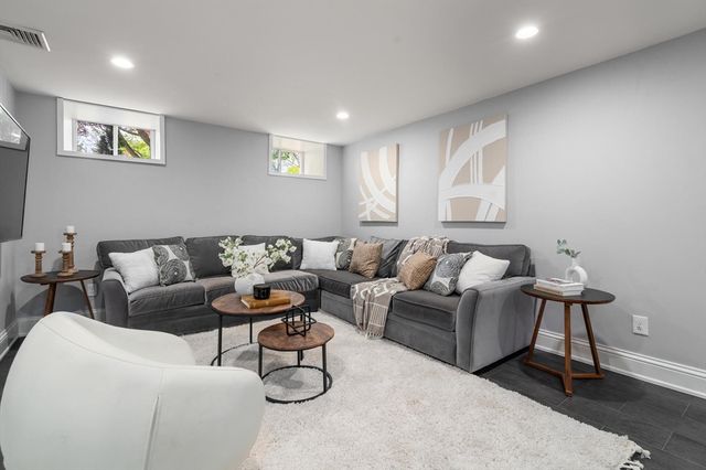 799 Commonwealth Avenue, Newton, MA 02459