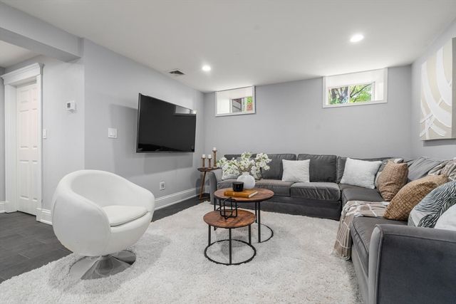 799 Commonwealth Avenue, Newton, MA 02459