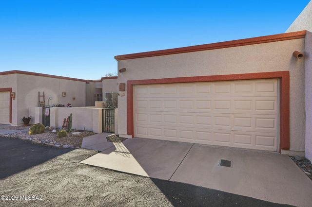 575 W Via Rosaldo, Green Valley, AZ 85614