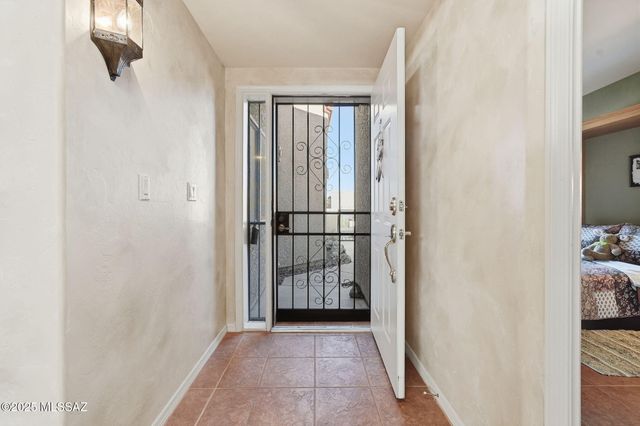 575 W Via Rosaldo, Green Valley, AZ 85614