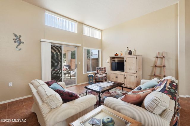 575 W Via Rosaldo, Green Valley, AZ 85614