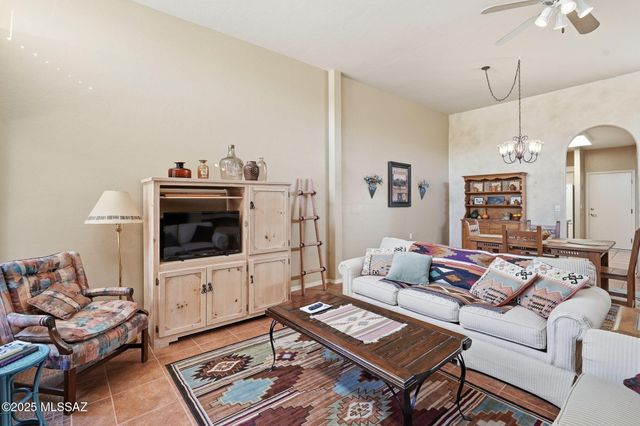 575 W Via Rosaldo, Green Valley, AZ 85614