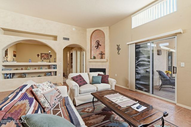 575 W Via Rosaldo, Green Valley, AZ 85614