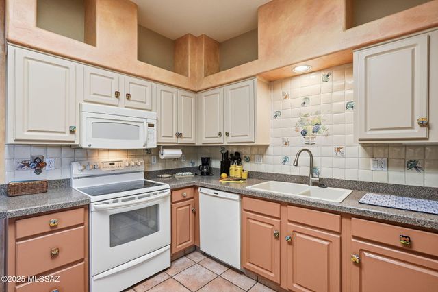 575 W Via Rosaldo, Green Valley, AZ 85614